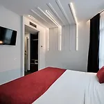 Hotel Lux Santiago 3*