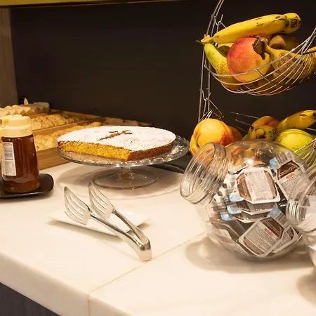 Ξενοδοχείο Lux Santiago 3*