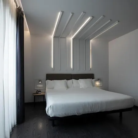 Hotel Lux Santiago 3*