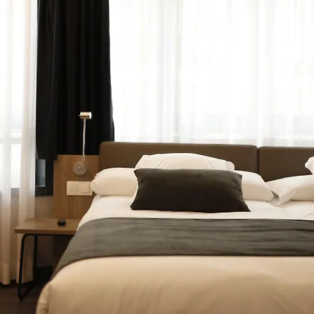 Hotel Lux Santiago 3*