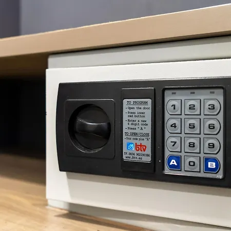 Ξενοδοχείο Lux Santiago 3*