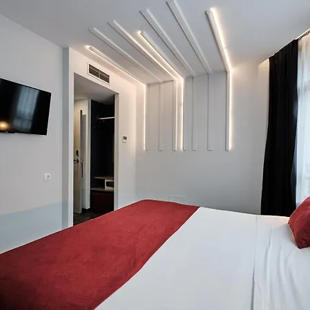 Ξενοδοχείο Lux Santiago 3*