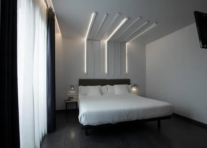 Hotel Lux Santiago 3*