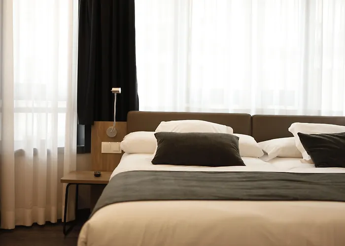 Hotel Lux Santiago 3*