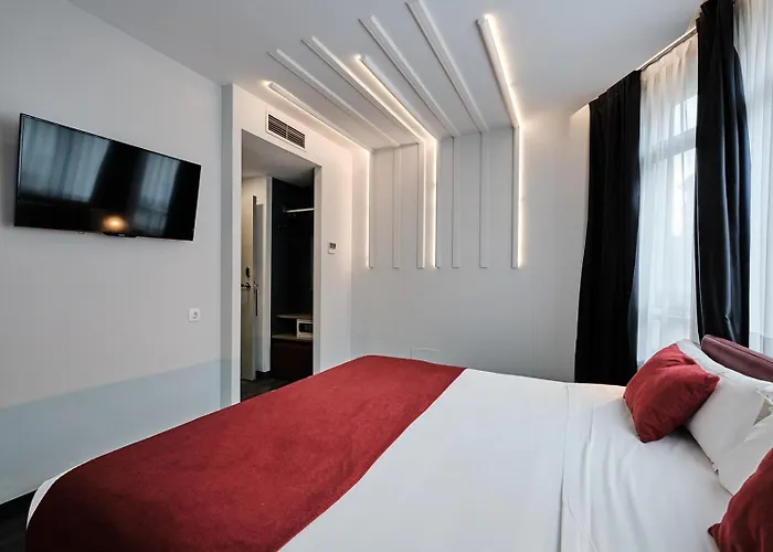 Hotel Lux Santiago 3*